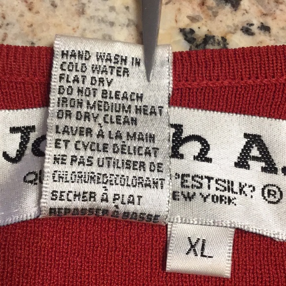 LIKE NEW. RED KNIT JEWELED TOP. DARK RED SIZE XL. - Picture 2 of 5